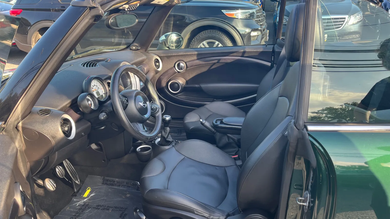 Mini Convertible photo 9
