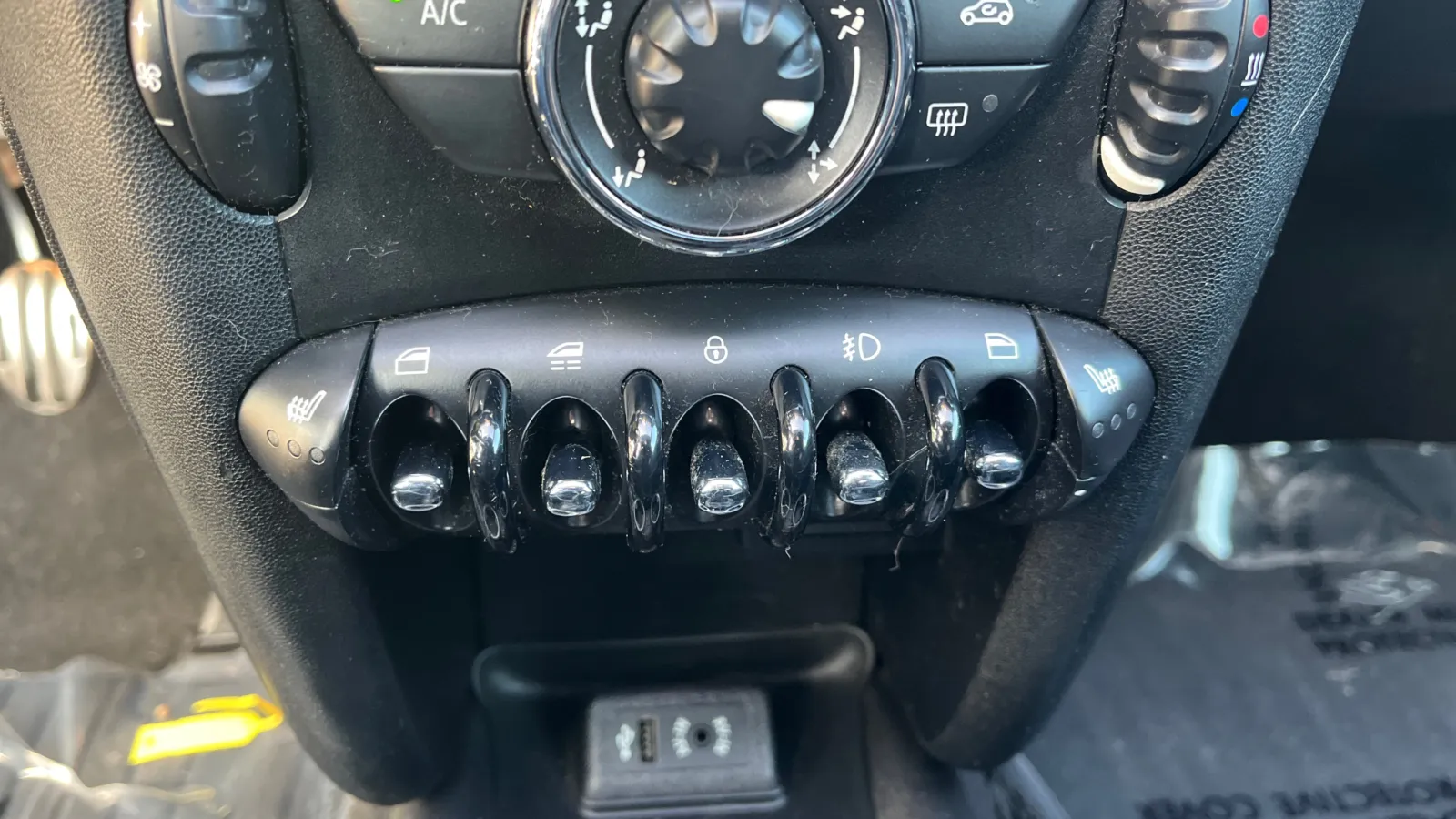 Mini Convertible photo 28