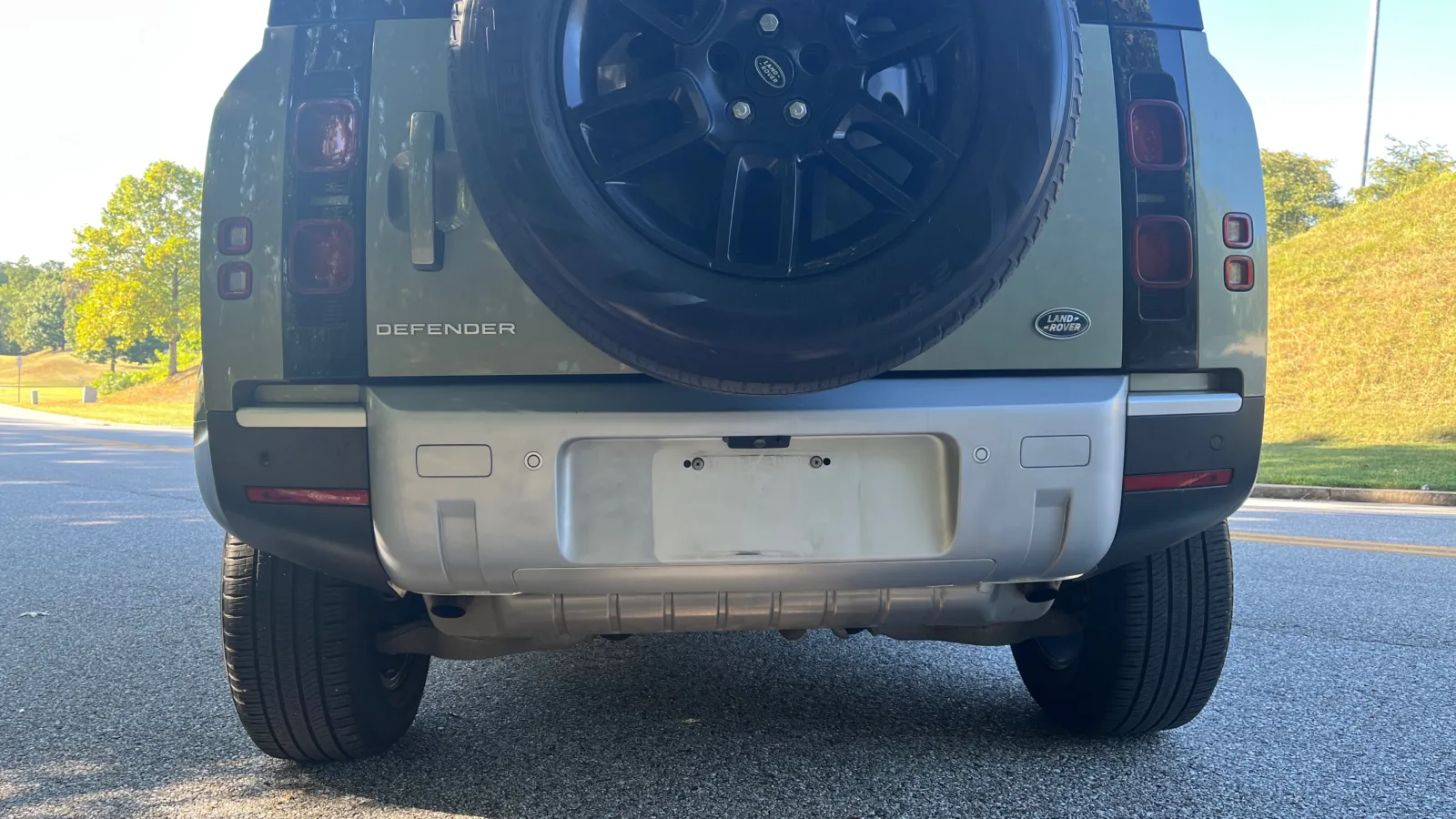 Land Rover Defender photo 13