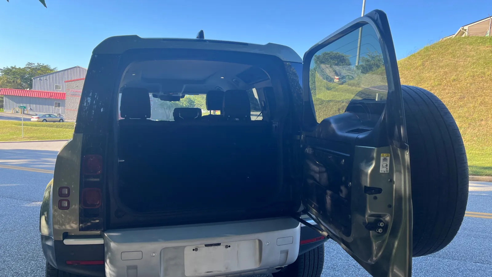 Land Rover Defender photo 12