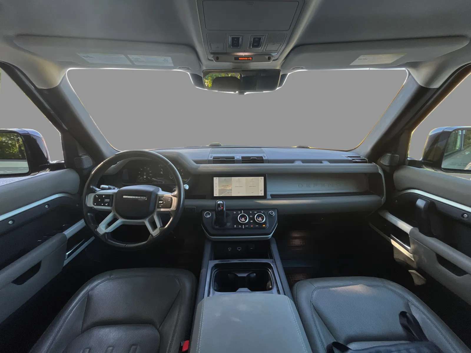 Land Rover Defender photo 23