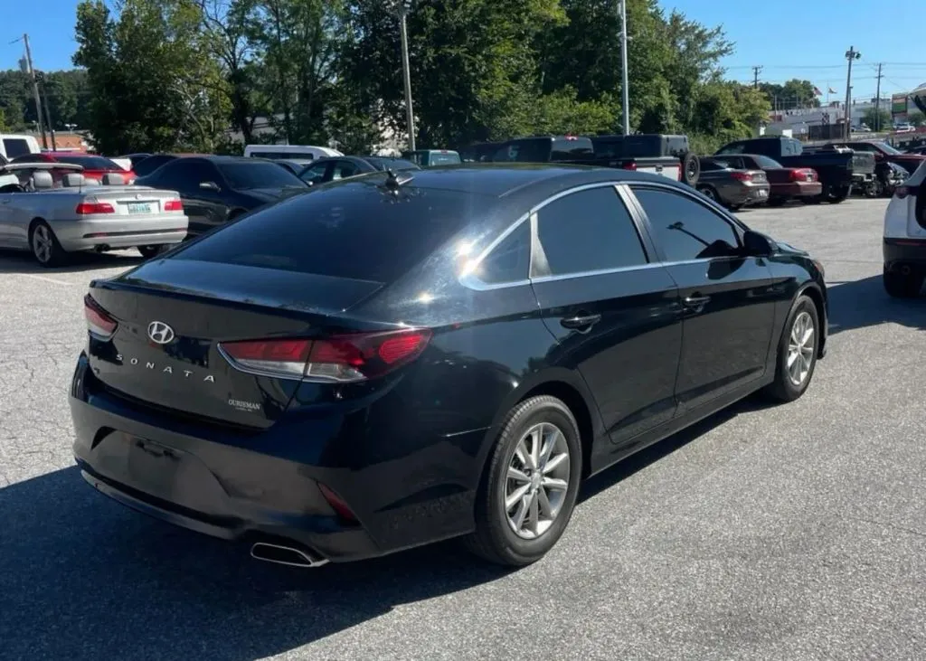 Hyundai Sonata photo 4
