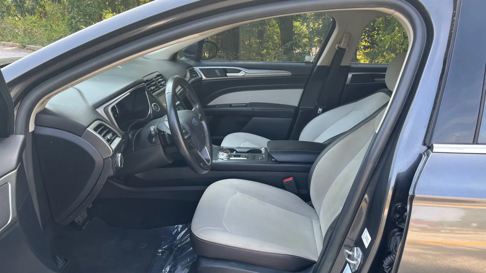 Ford Fusion photo 9
