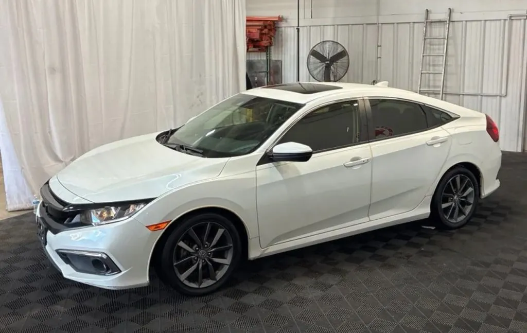 Honda Civic photo 2