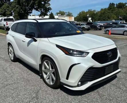 Another view of 2022 Toyota Highlander XSE Sport Utility 4D for sale in Elkridge, MD at Bumble Auto - Elkridge
