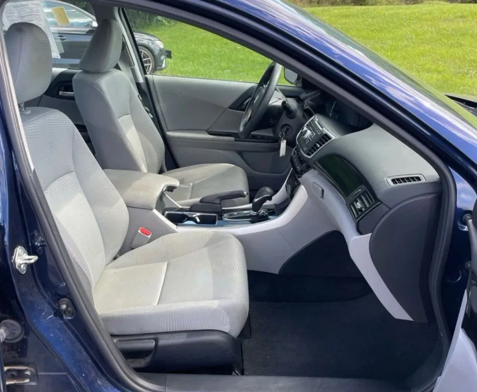 Honda Accord photo 7