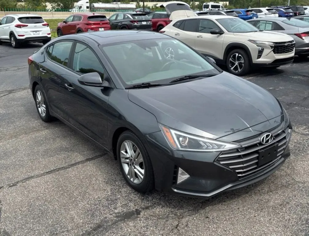 Hyundai Elantra photo 4