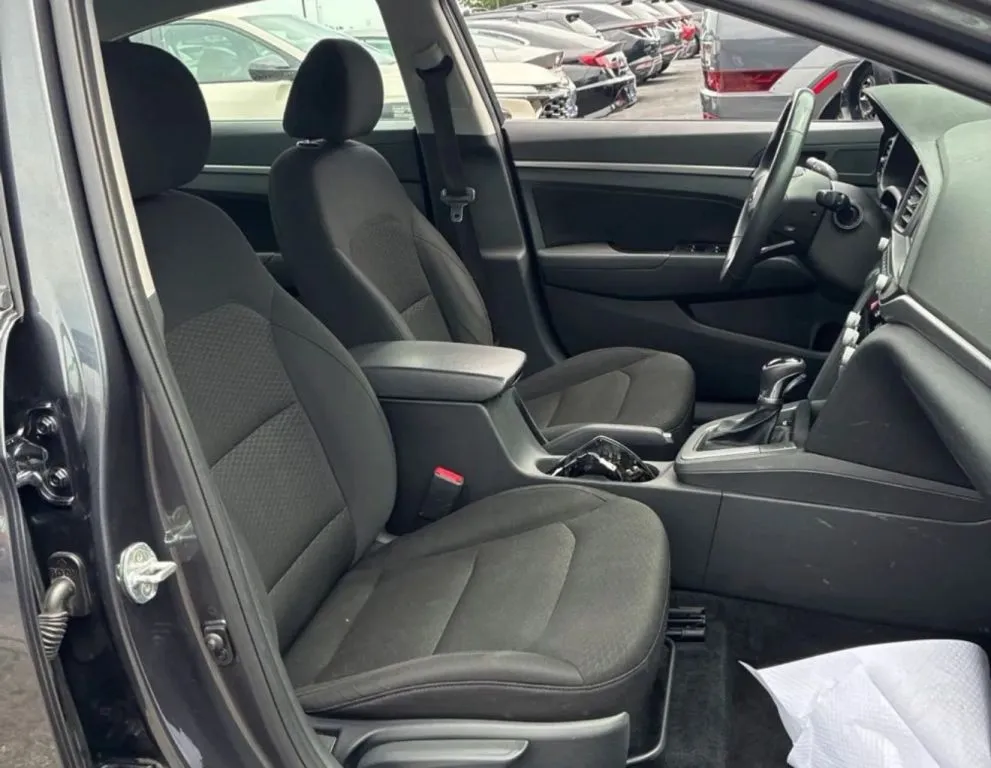 Hyundai Elantra photo 6