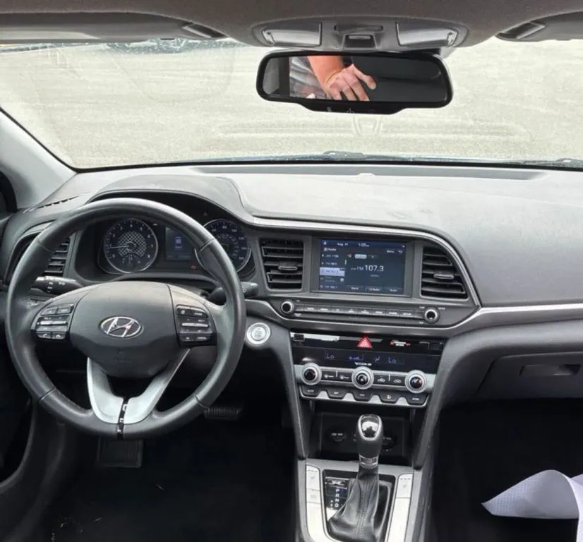 Hyundai Elantra photo 7