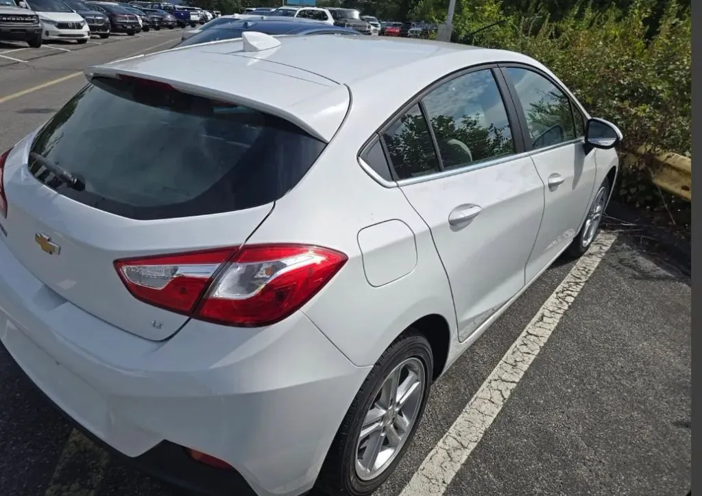 Chevrolet Cruze photo 2