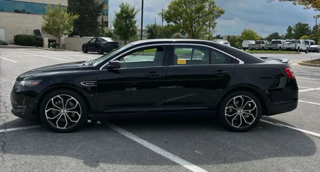 Ford Taurus photo 2
