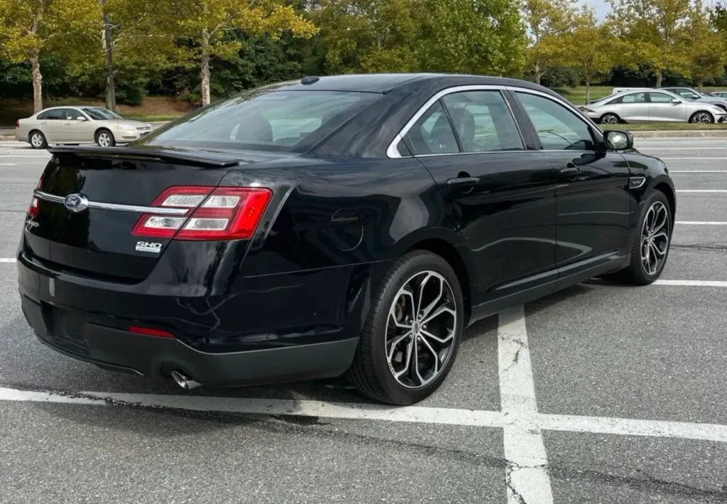 Ford Taurus photo 5