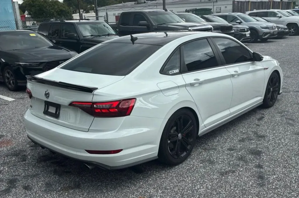 Volkswagen Jetta GLI photo 4