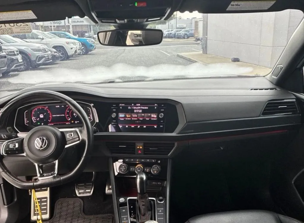 Volkswagen Jetta GLI photo 8