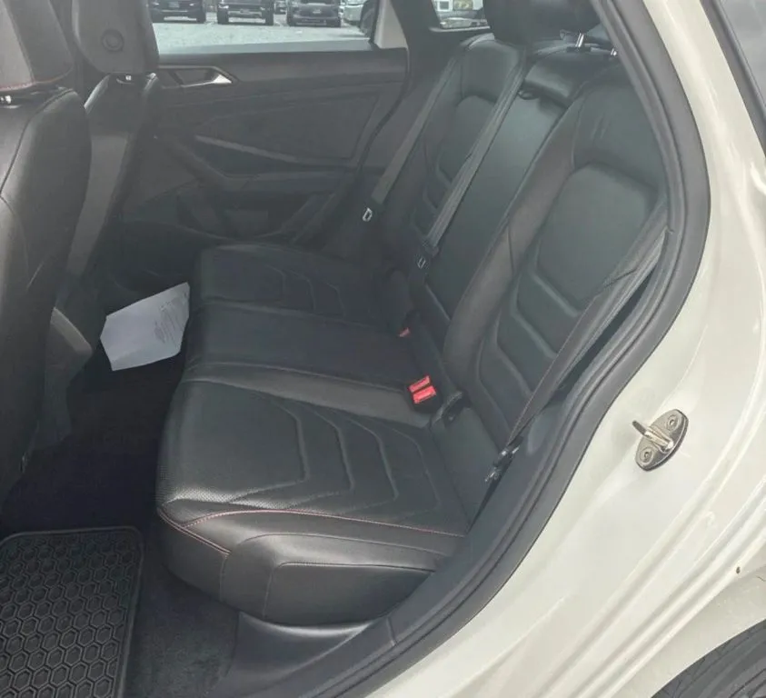 Volkswagen Jetta GLI photo 7