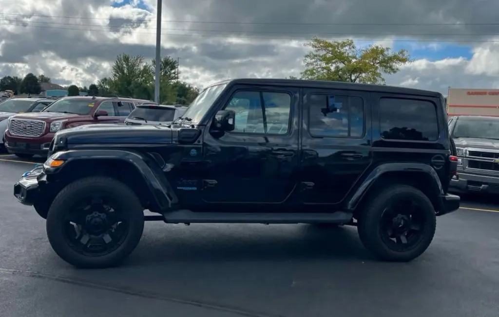 Jeep Wrangler photo 2