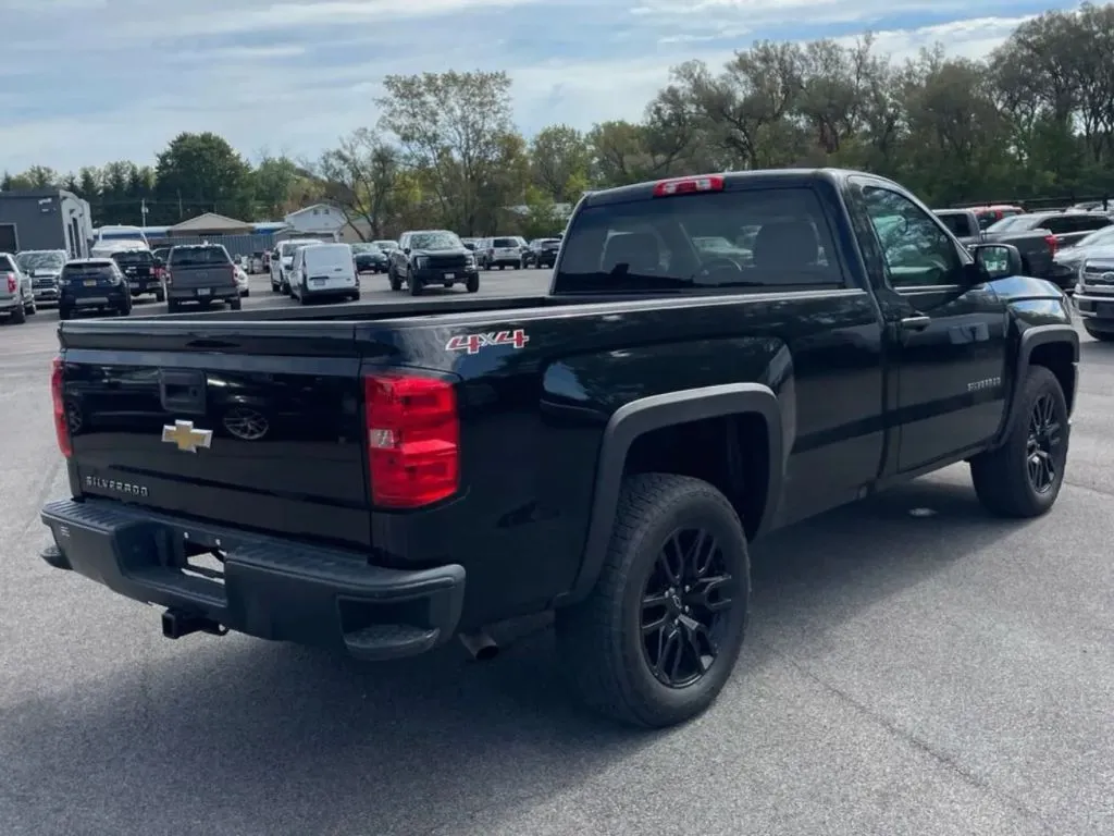 Chevrolet Silverado photo 4