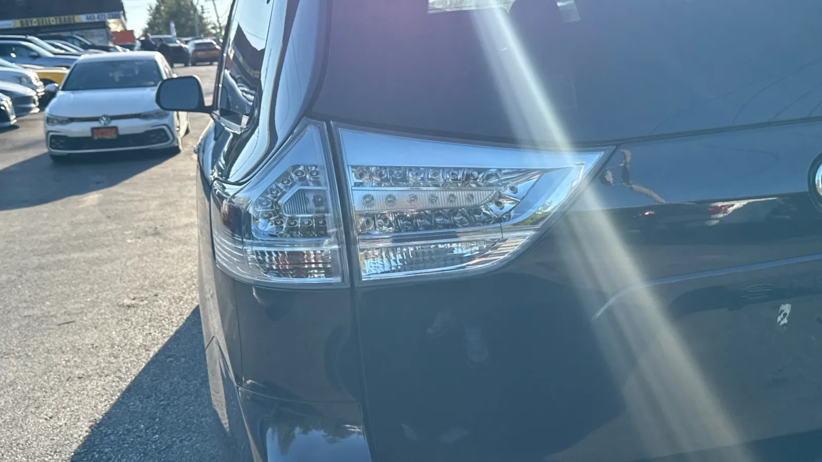 2019 Toyota Sienna SE Premium photo 4