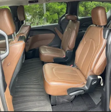 More photos of 2018 Chrysler Pacifica Limited Minivan 4D at Bumble Auto - Elkridge, MD