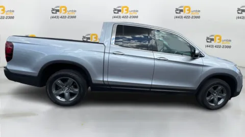 More photos of 2017 Honda Ridgeline RTL-E Pickup 4D 5 ft at Bumble Auto - Elkridge, MD