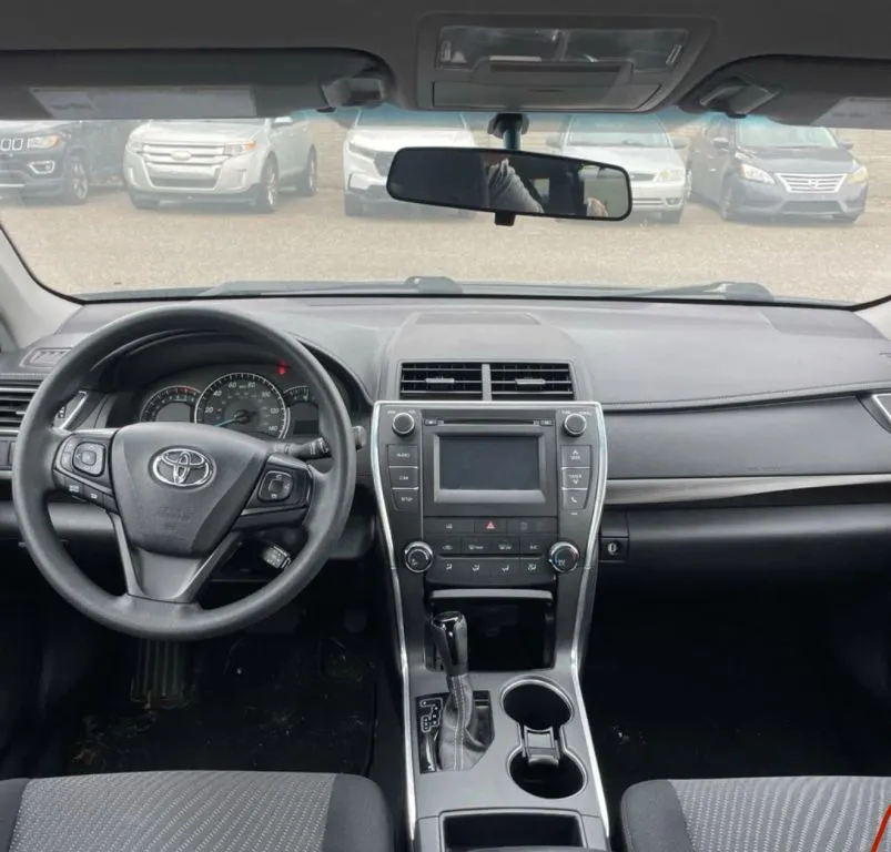 2015 Toyota Camry LE photo 2