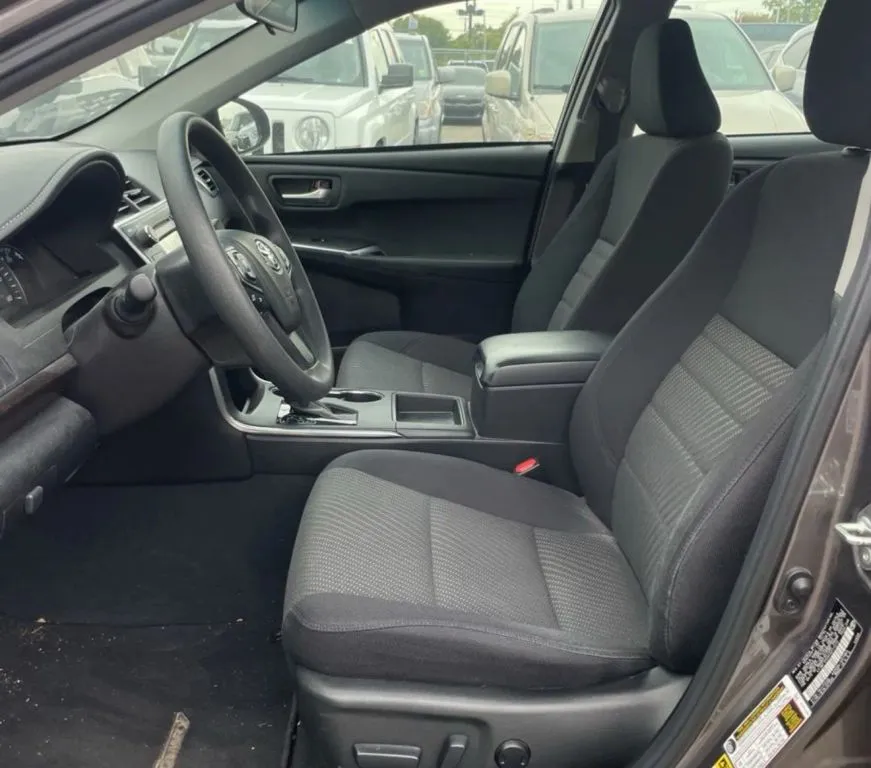 2015 Toyota Camry LE photo 4