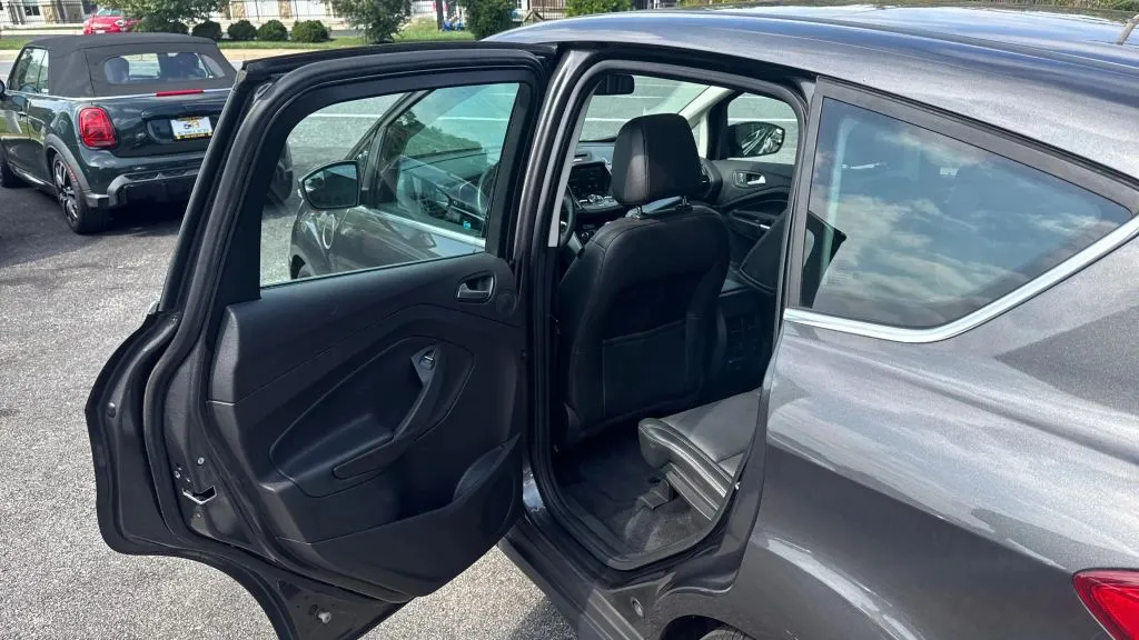 2015 Ford C-Max Energi SEL photo 4