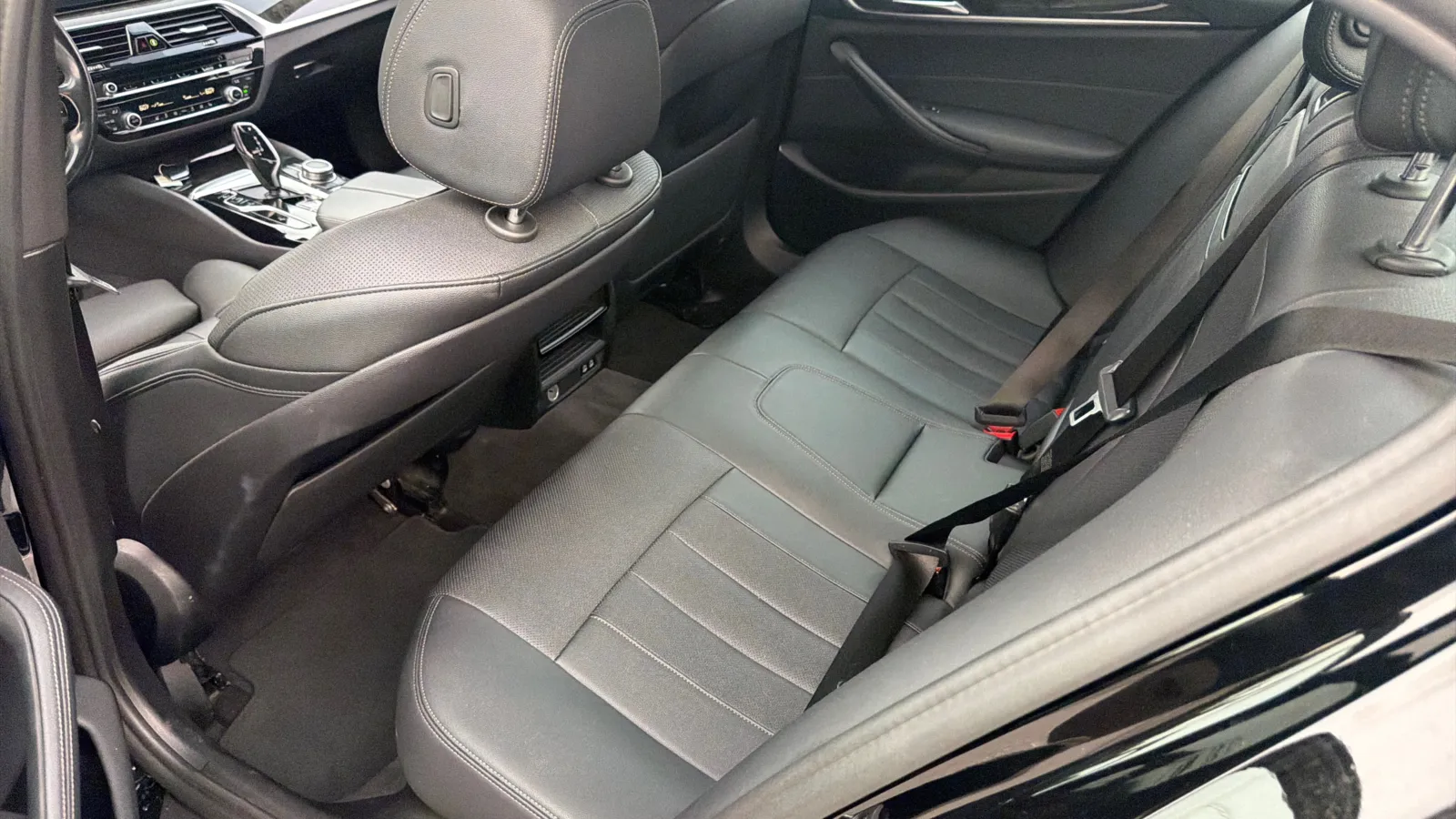 2022 BMW 5 Series 530i - Photo 10