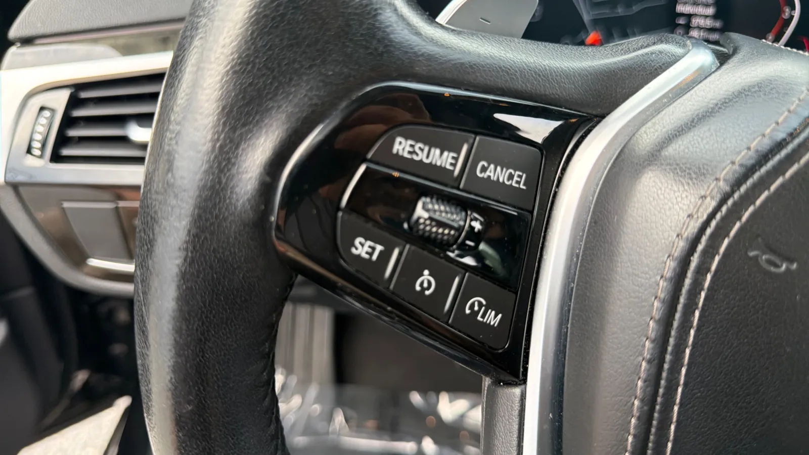 2022 BMW 5 Series 530i - Photo 28