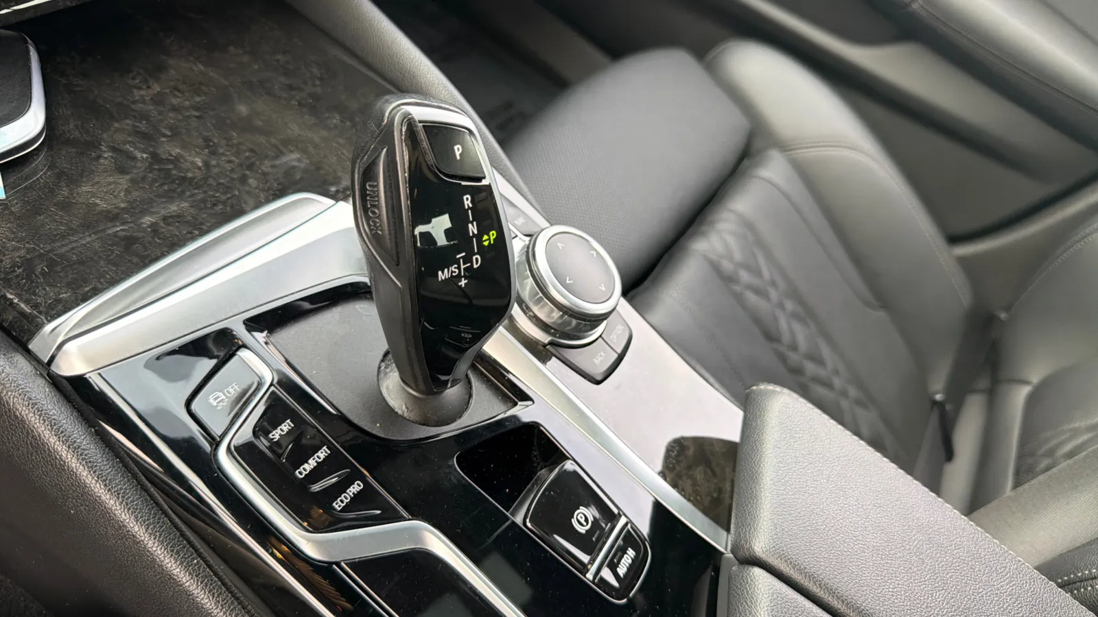 2022 BMW 5 Series 530i - Photo 31
