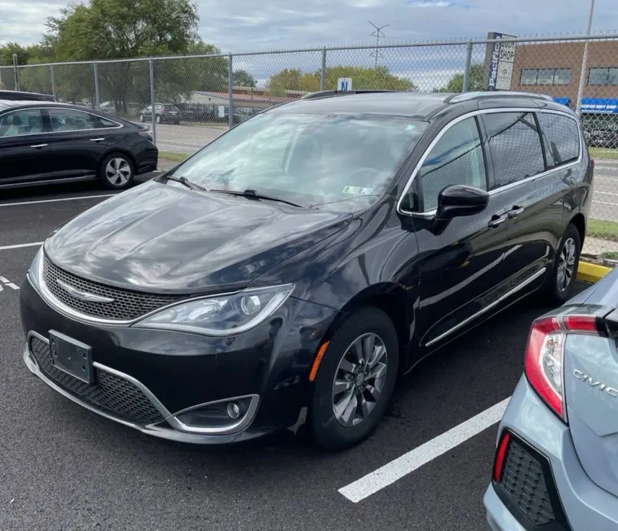2020 Chrysler Pacifica Touring L Plus Minivan 4D