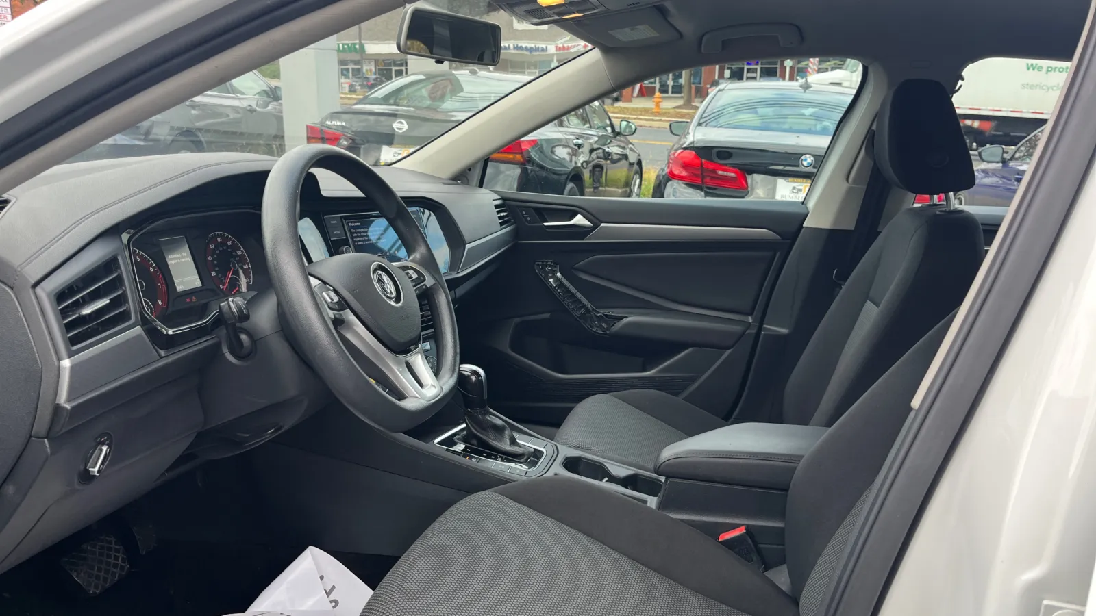 2021 Volkswagen Jetta SE R-Line photo 4