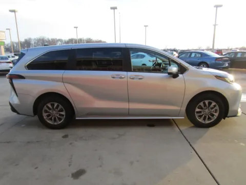 More photos of 2023 TOYOTA Sienna XLE at Sioux Empire Automotive, SD