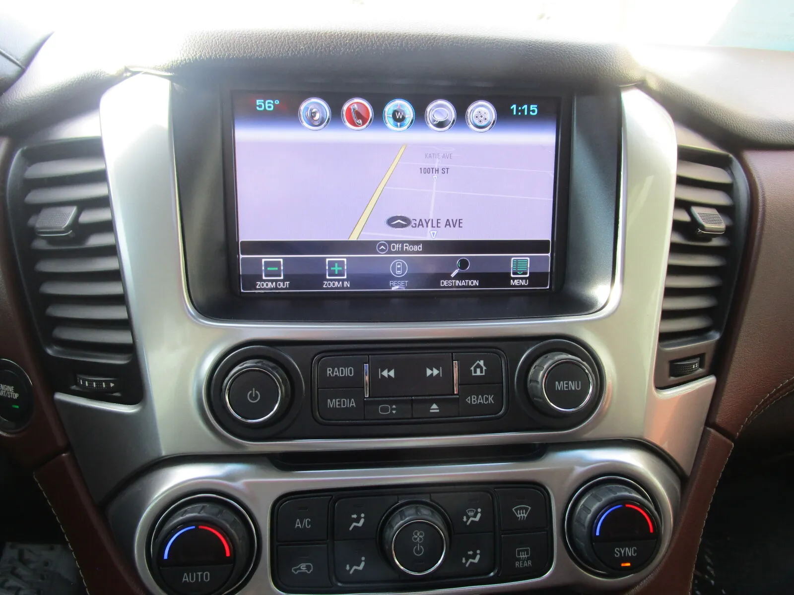 Chevrolet Suburban photo 20