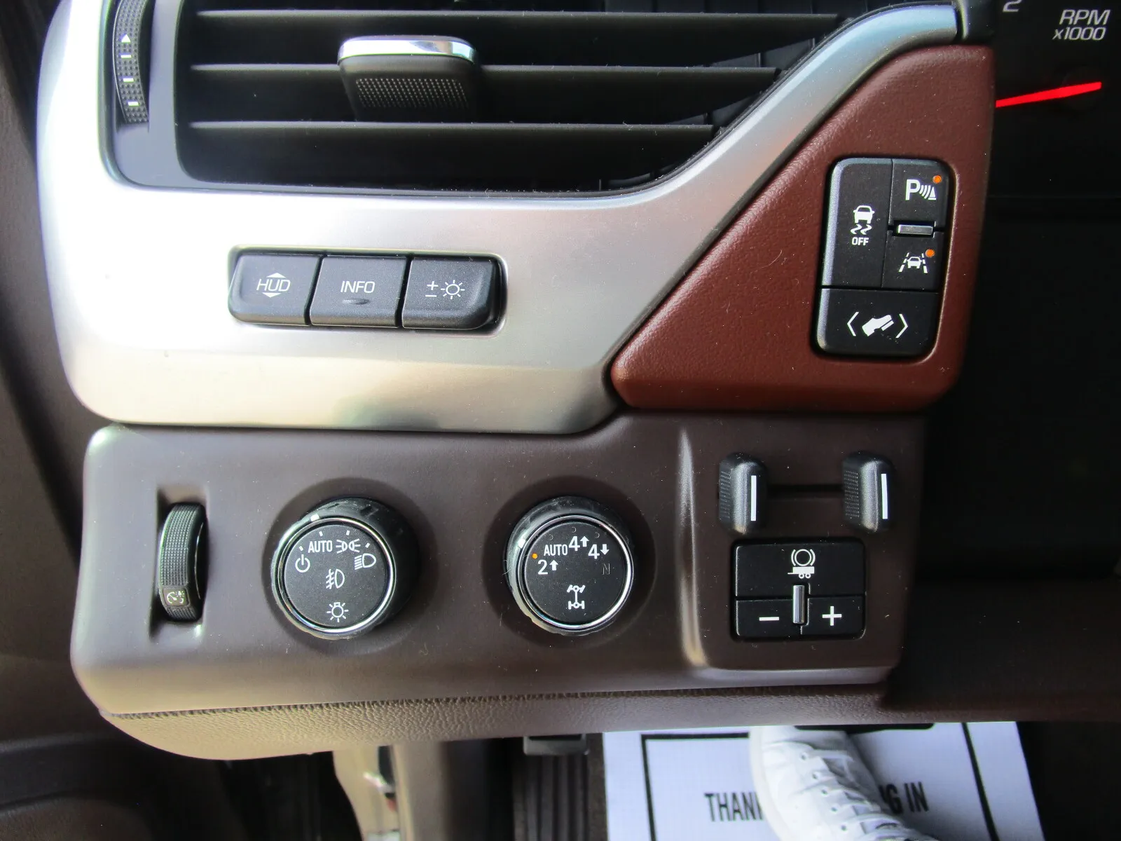 Chevrolet Suburban photo 27