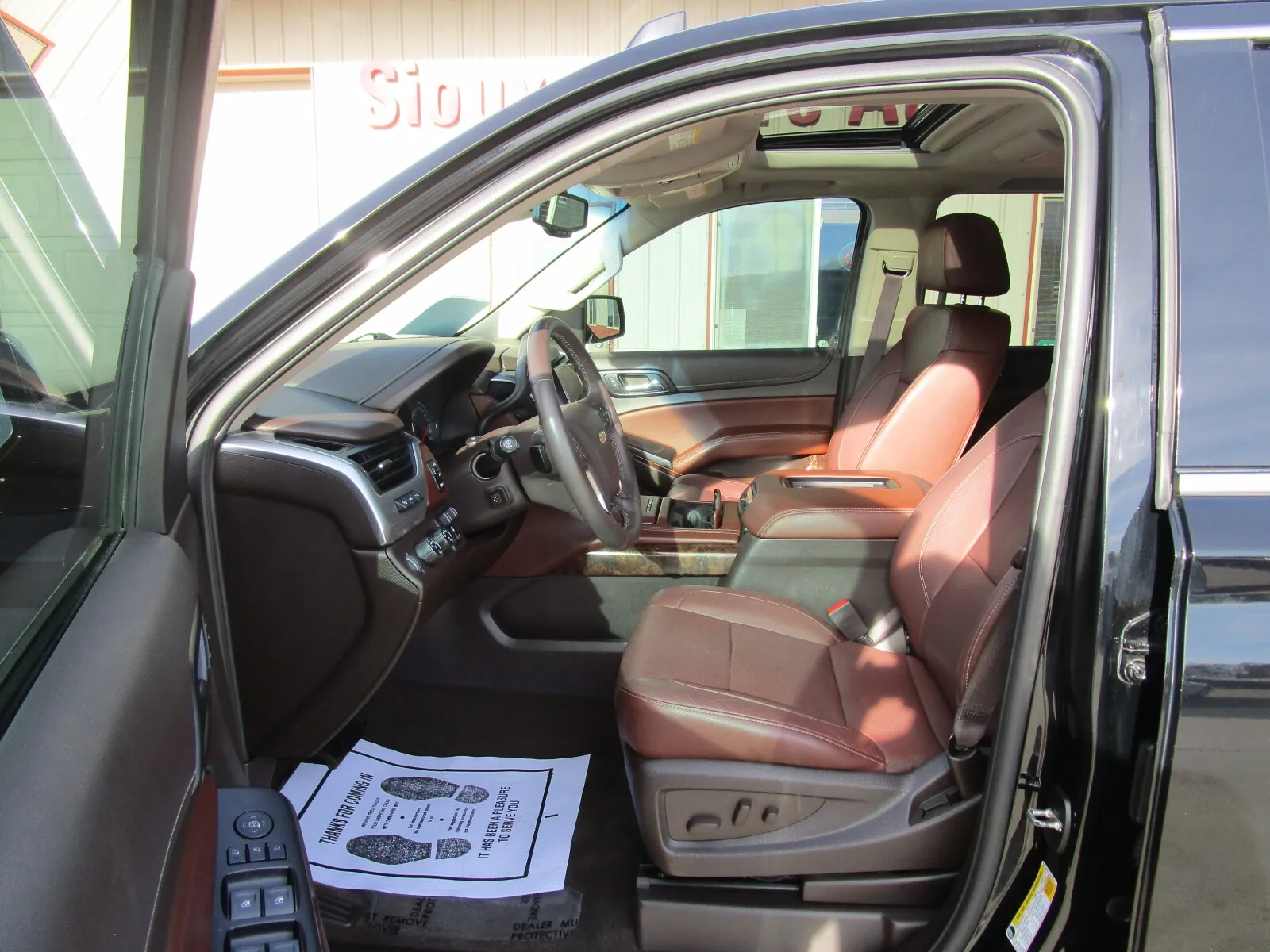 Chevrolet Suburban photo 9