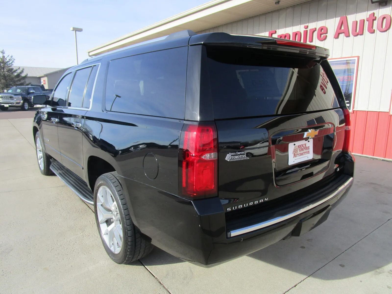 Chevrolet Suburban photo 8