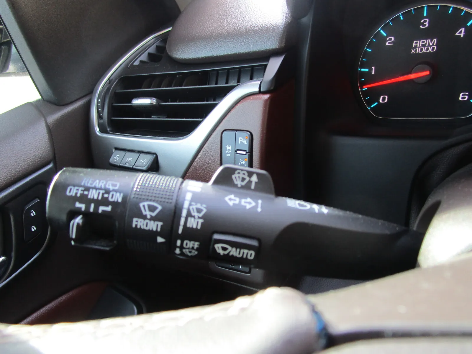 Chevrolet Suburban photo 16