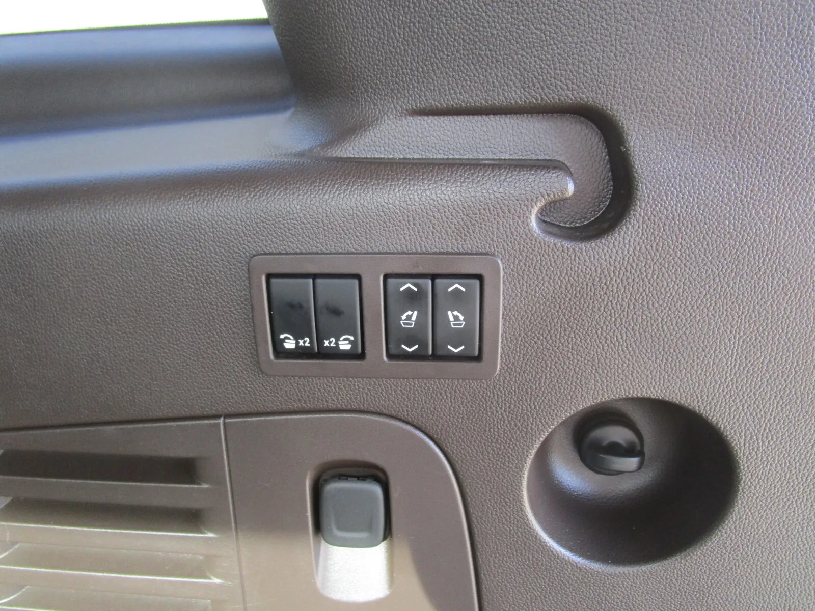 Chevrolet Suburban photo 33