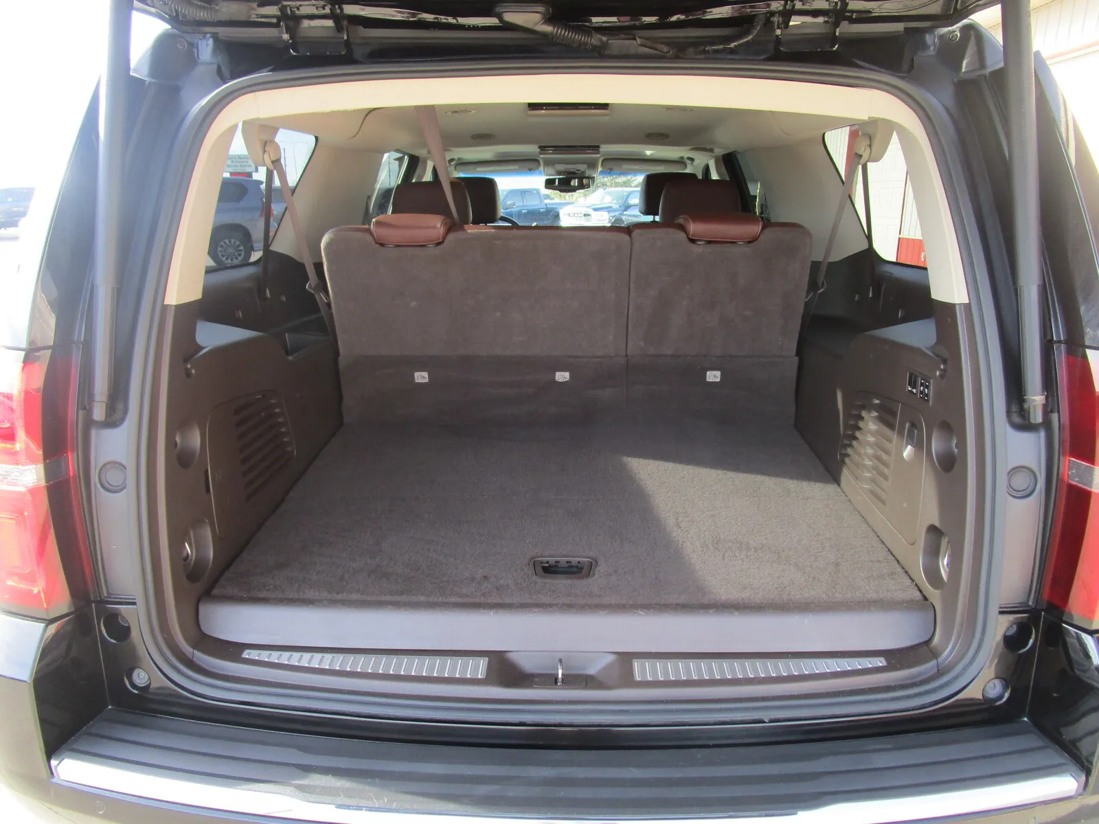 Chevrolet Suburban photo 30