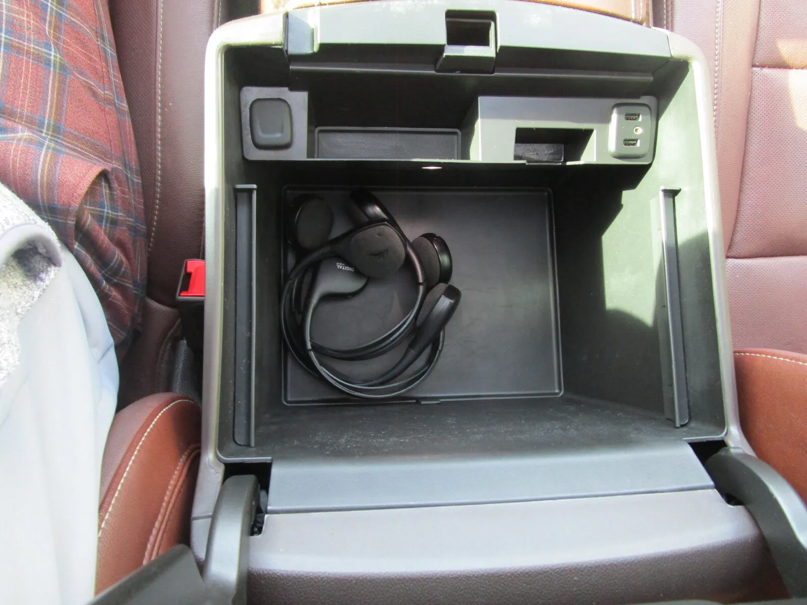 Chevrolet Suburban photo 25