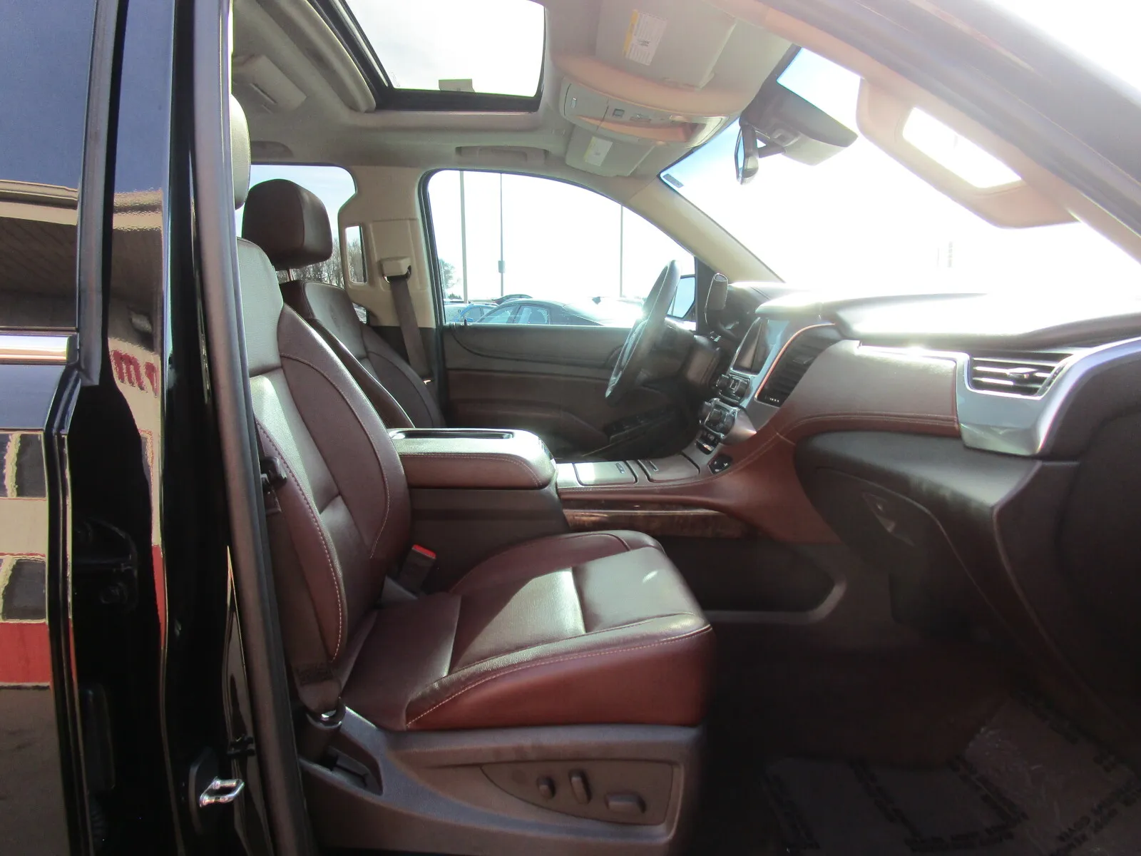 Chevrolet Suburban photo 38