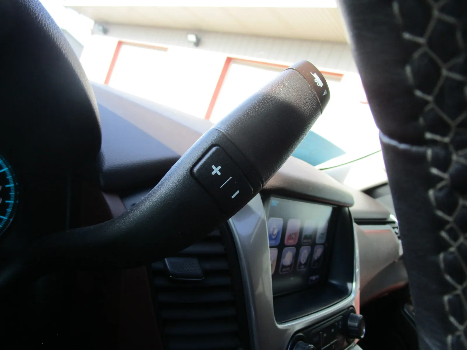 Chevrolet Suburban photo 17