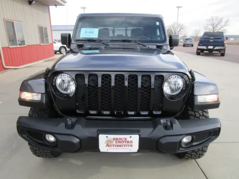 More photos of 2021 JEEP Gladiator Sport at Sioux Empire Automotive, SD