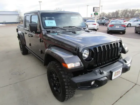 More photos of 2021 JEEP Gladiator Sport at Sioux Empire Automotive, SD