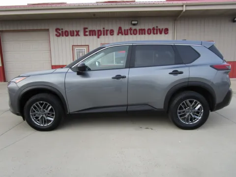 Photos of 2023 NISSAN/DATSUN Rogue S for sale in Tea, SD at Sioux Empire Automotive