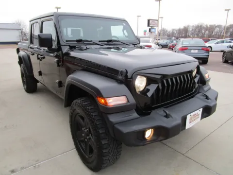 More photos of 2020 JEEP Gladiator Sport at Sioux Empire Automotive, SD