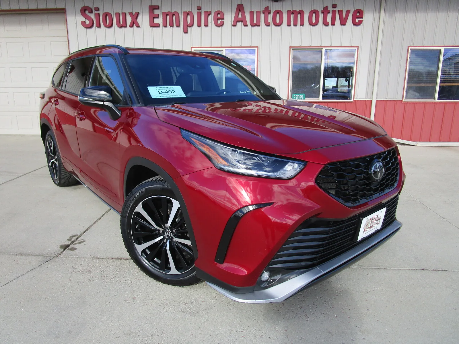 Red 2022 TOYOTA Highlander XSE for sale in Tea, SD