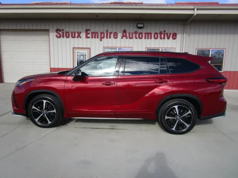 Photos of 2022 TOYOTA Highlander XSE for sale in Tea, SD at Sioux Empire Automotive