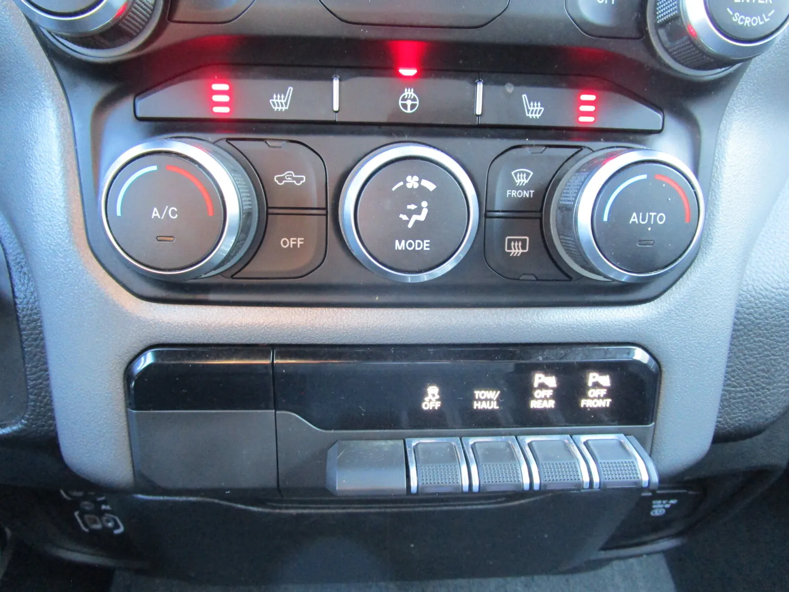 Ram Truck 1500 BIGHORN CREW CAB photo 30